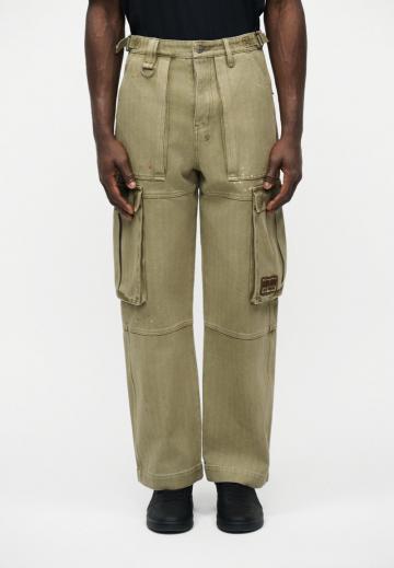 Брюки с накладными карманами