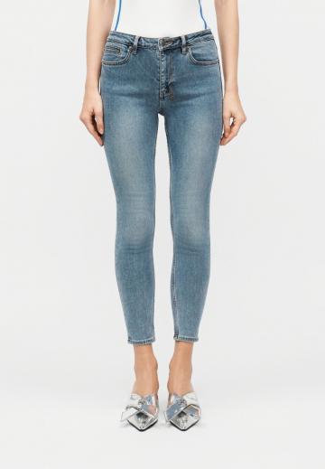 Короткие джинсы