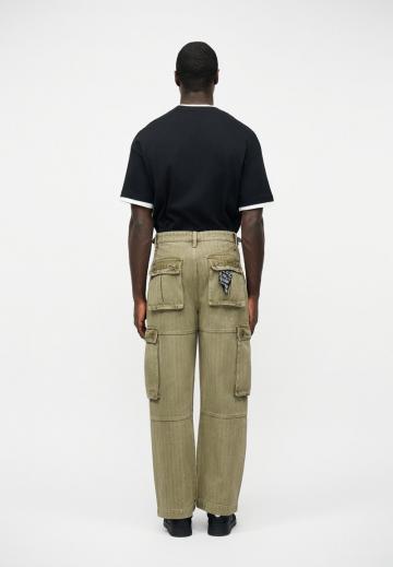 Брюки с накладными карманами