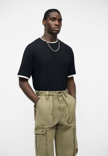 Брюки с накладными карманами