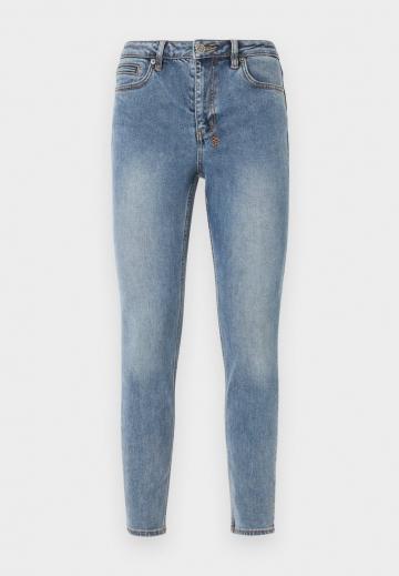 Короткие джинсы