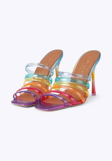 Босоножки на каблуке