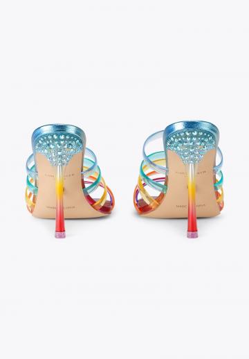 Босоножки на каблуке