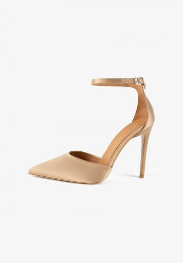 Туфли на высоком каблуке