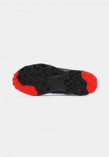 Походные кроссовки