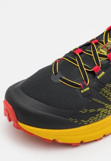 Походные кроссовки