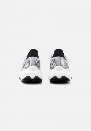 Беговые кроссовки