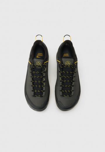 Походные кроссовки