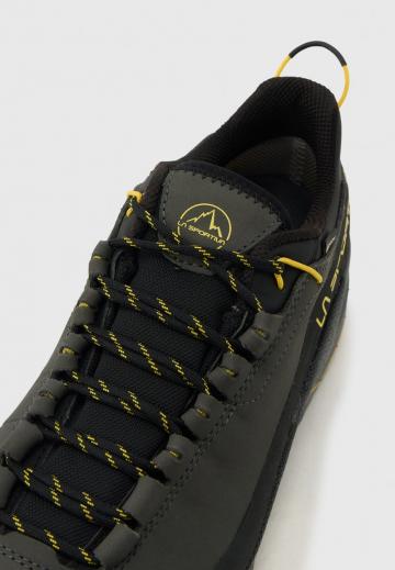 Походные кроссовки