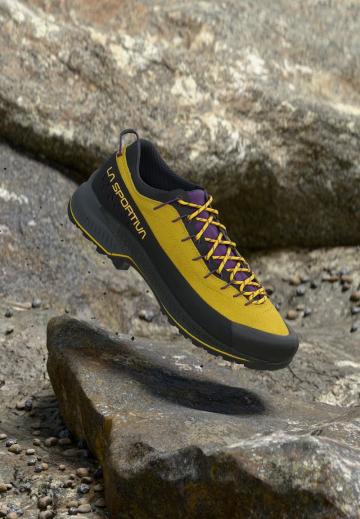 Походные кроссовки