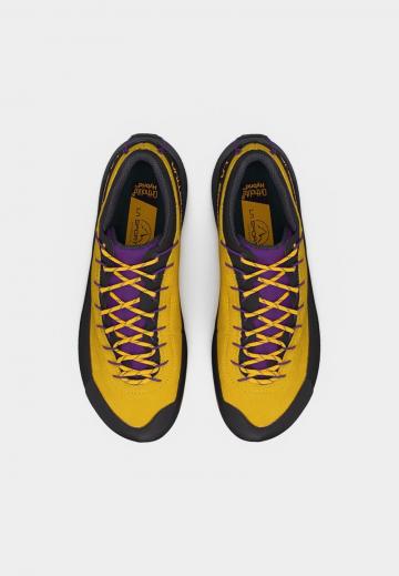 Походные кроссовки