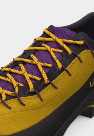 Походные кроссовки