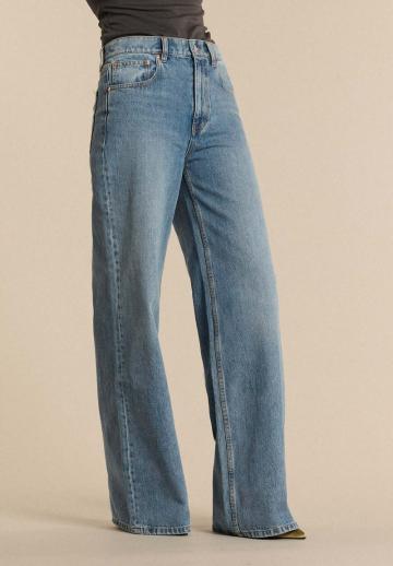 Клешеные джинсы