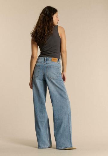 Клешеные джинсы