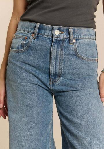 Клешеные джинсы
