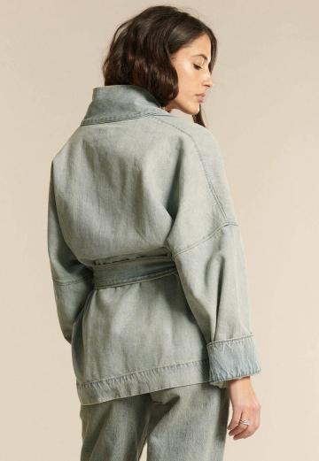 Джинсовая куртка