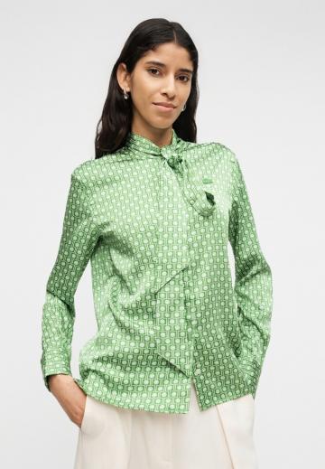 Атласная блузка