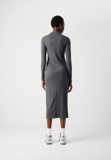 Платье футляр