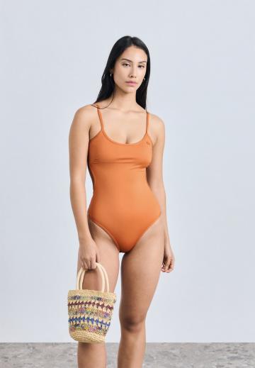 Слитный купальник