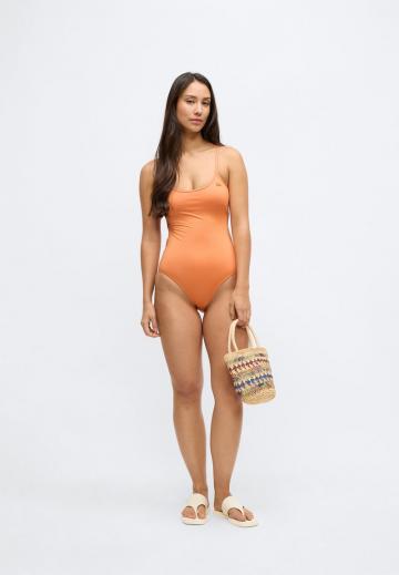 Слитный купальник