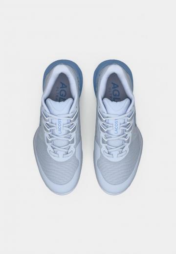 Теннисные кроссовки