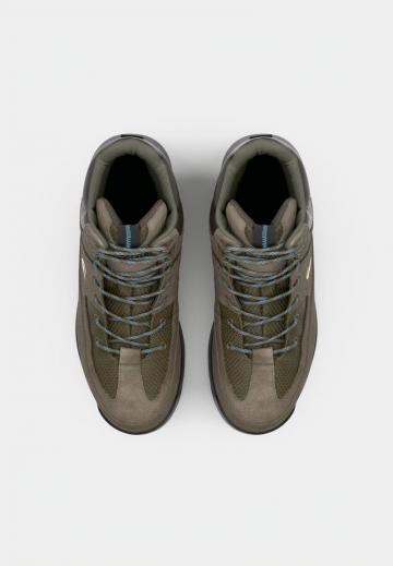 Походные ботинки