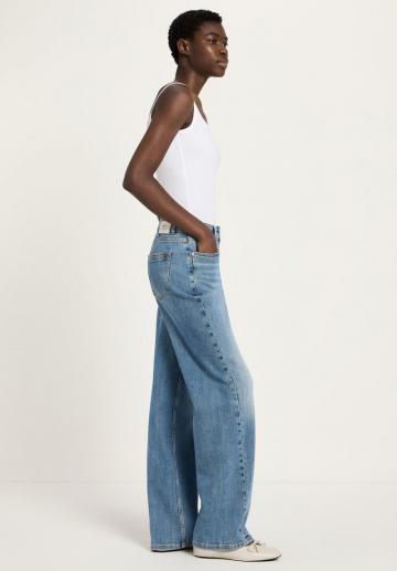 Прямые джинсы