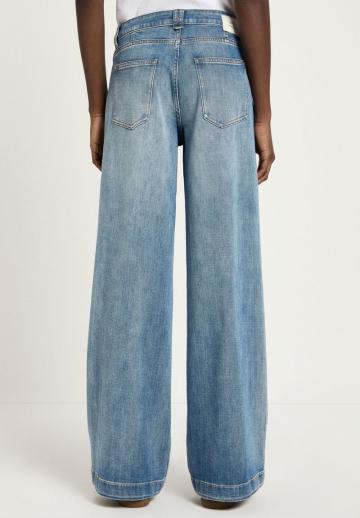 Клешеные джинсы