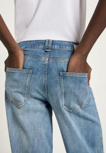 Клешеные джинсы