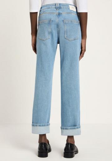 Прямые джинсы