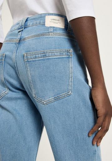 Прямые джинсы