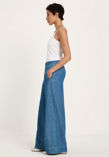 Клешеные джинсы