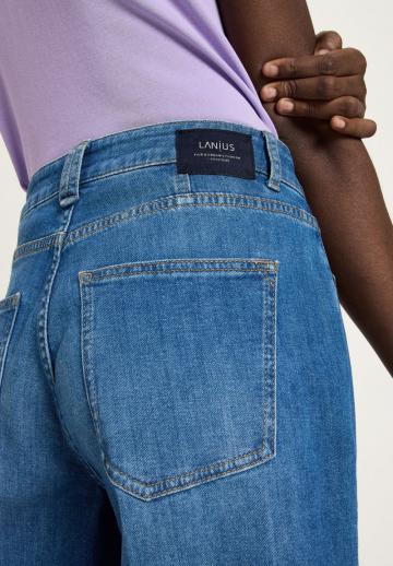 Короткие джинсы