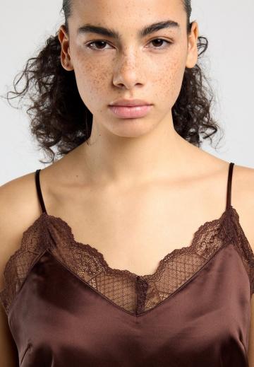 Топ на бретельках