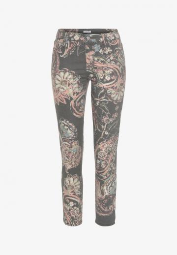 Узкие джинсы