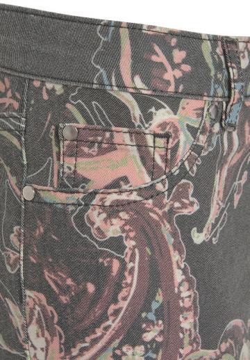 Узкие джинсы