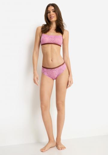 Трусы на бедрах