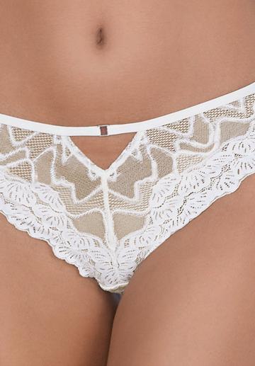 Трусы на бедрах