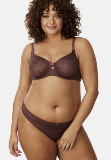 Трусы на бедрах