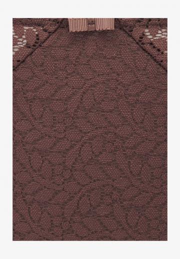 Трусы на бедрах