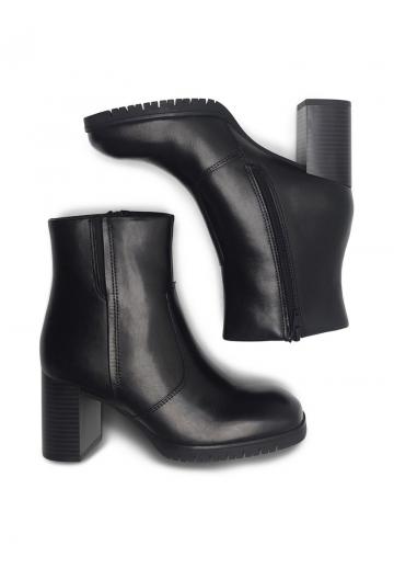 Высокие сапоги