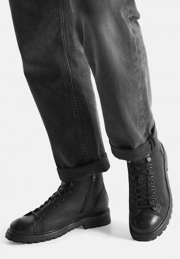 Ботинки на шнуровке