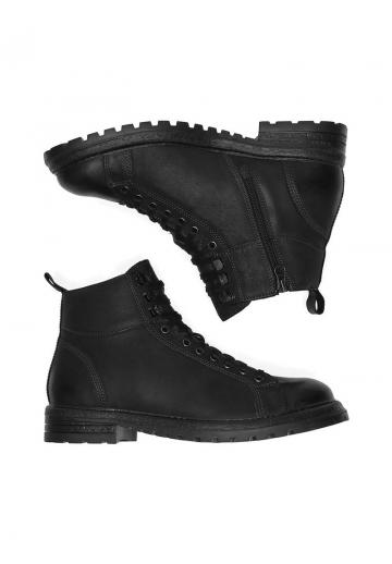 Ботинки на шнуровке