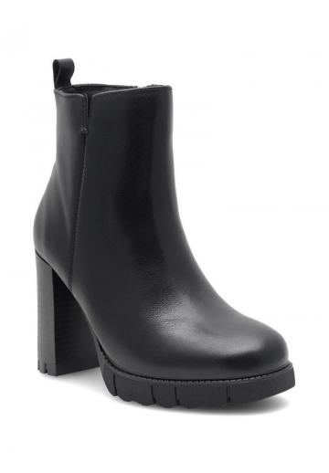 Высокие сапоги