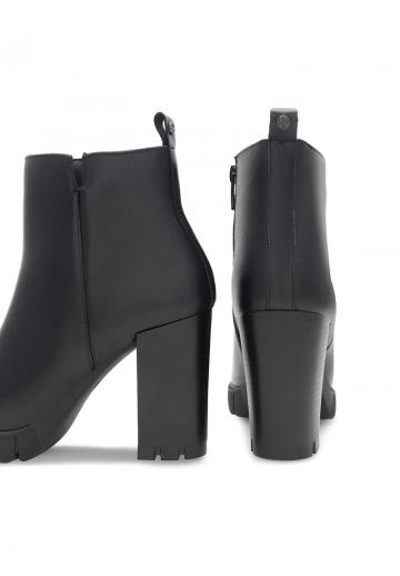 Высокие сапоги