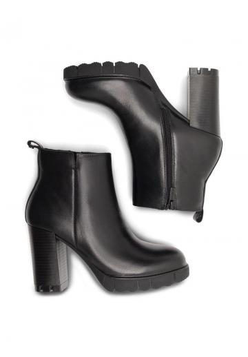 Высокие сапоги