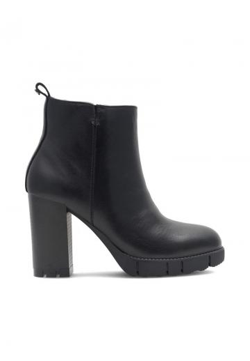 Высокие сапоги