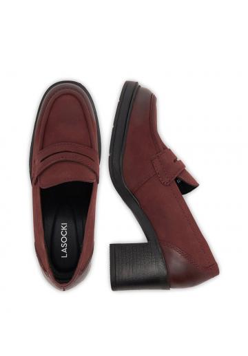 Туфли с высоким носом