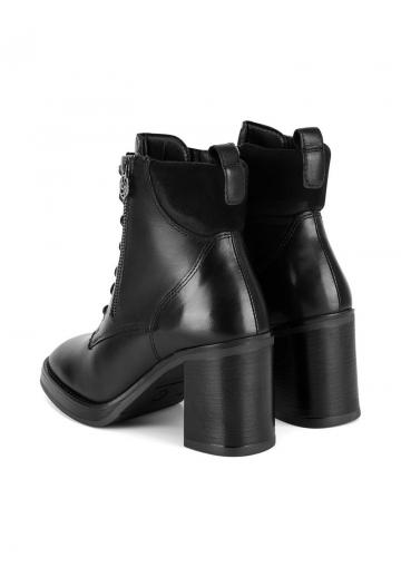 Высокие сапоги