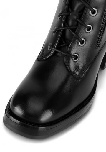 Высокие сапоги